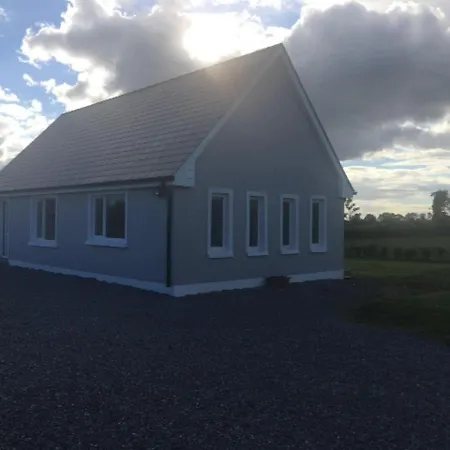 2-bed House Outside Casa de Férias *