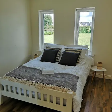 2-bed House Outside