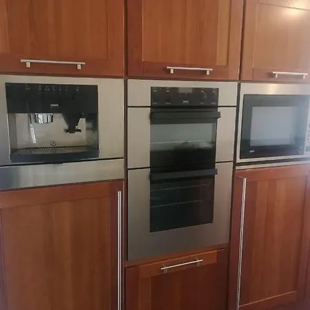 2-bed House Outside